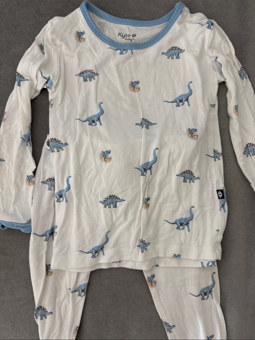 Kyte BABY White & Light Blue Dinosaur Pajama Set